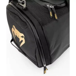Sac De Sport Venum Trainer Lite Evo (noir/or) -Magasin D’Équipement D’Arts Martiaux 12125 large default