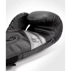 Gants Muay Thai Venum Elite Evo (noir/noir) -Magasin D’Équipement D’Arts Martiaux 12620 large default