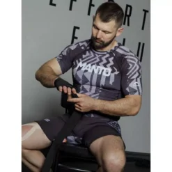 Rashguard BJJ No Gi Manto Fragments Noir/gris -Magasin D’Équipement D’Arts Martiaux 13314 large default