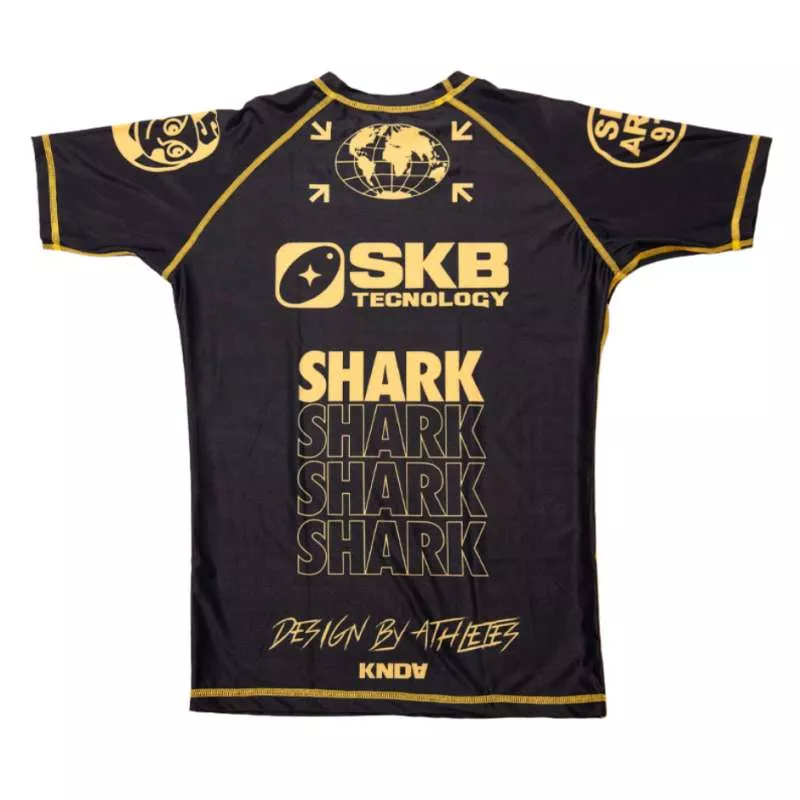 Rashguard MMA Shark Boxing SKB97 (noir/doré) 2 Rashguard MMA Shark Boxing SKB97 (noir/doré) – Image 2