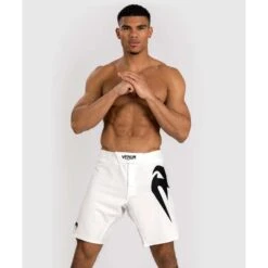 Short De Combat Venum Light 5.0 Blanc Noir -Magasin D’Équipement D’Arts Martiaux short de combat venum light 50 blanc noir 3