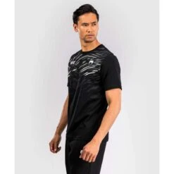 T-shirt UFC Venum Fusion Replica Noir 11 T-shirt UFC Venum Fusion Replica Noir -Magasin D’Équipement D’Arts Martiaux t shirt ufc venum fusion replica noir 4