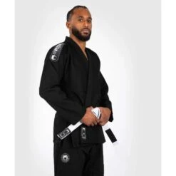 Venum First BJJ Gi Kimono Noir -Magasin D’Équipement D’Arts Martiaux venum first bjj gi kimono noir 2