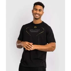 Venum X Tekken 8 Marshall Law T-shirt Noir Rouge Or -Magasin D’Équipement D’Arts Martiaux venum x tekken 8 marshall law t shirt noir rouge or 2